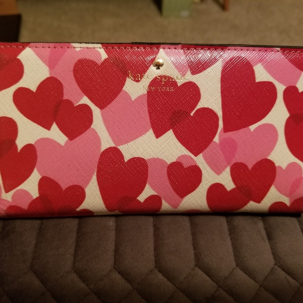 🚫SOLD🚫Kate Spade heart wallet